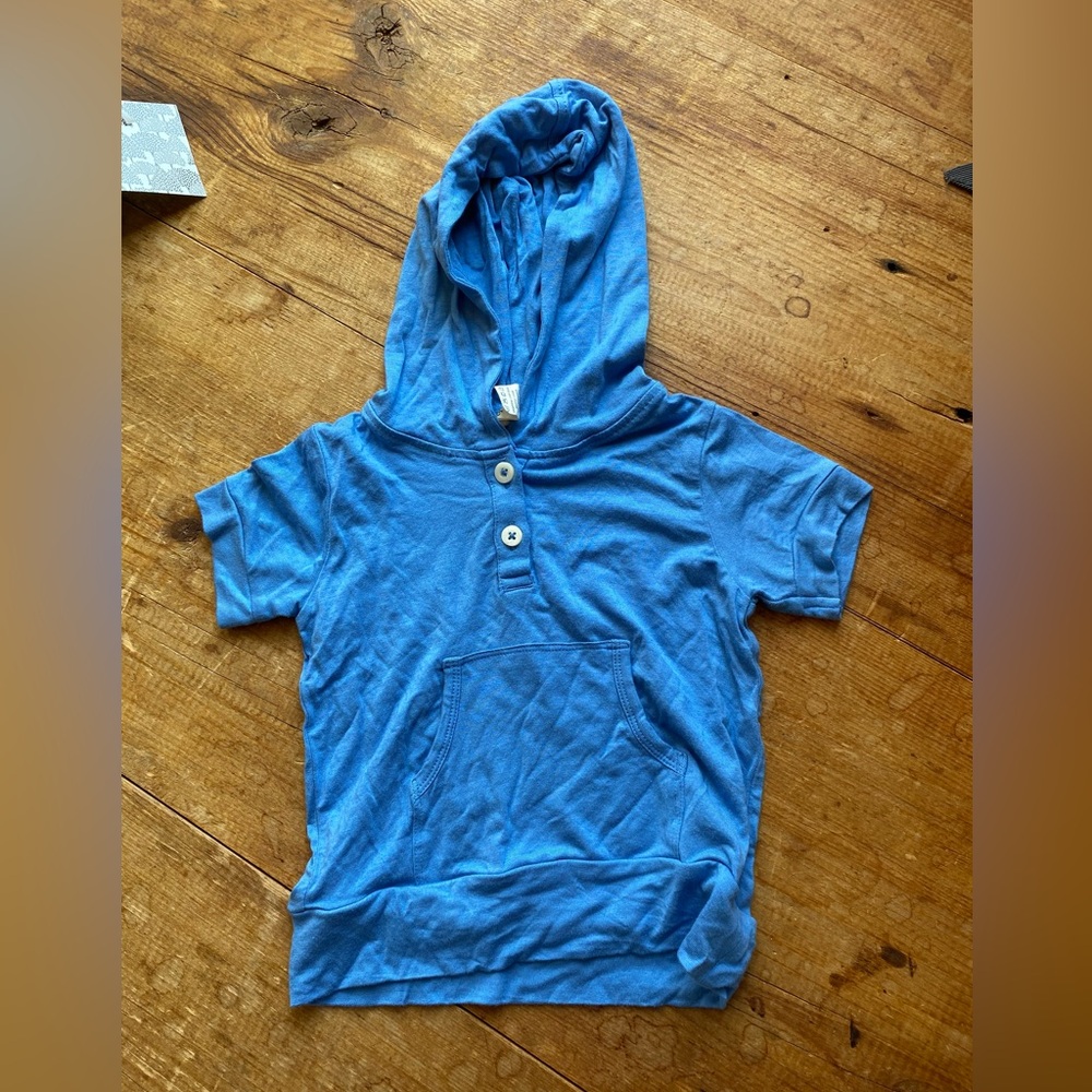 Kate Quinn 12-18m blue hoodie short sleeve